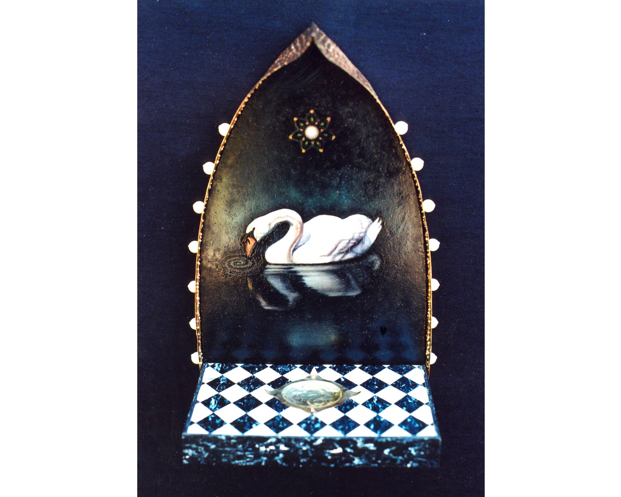 Swan with Pearl © Christine Dawson